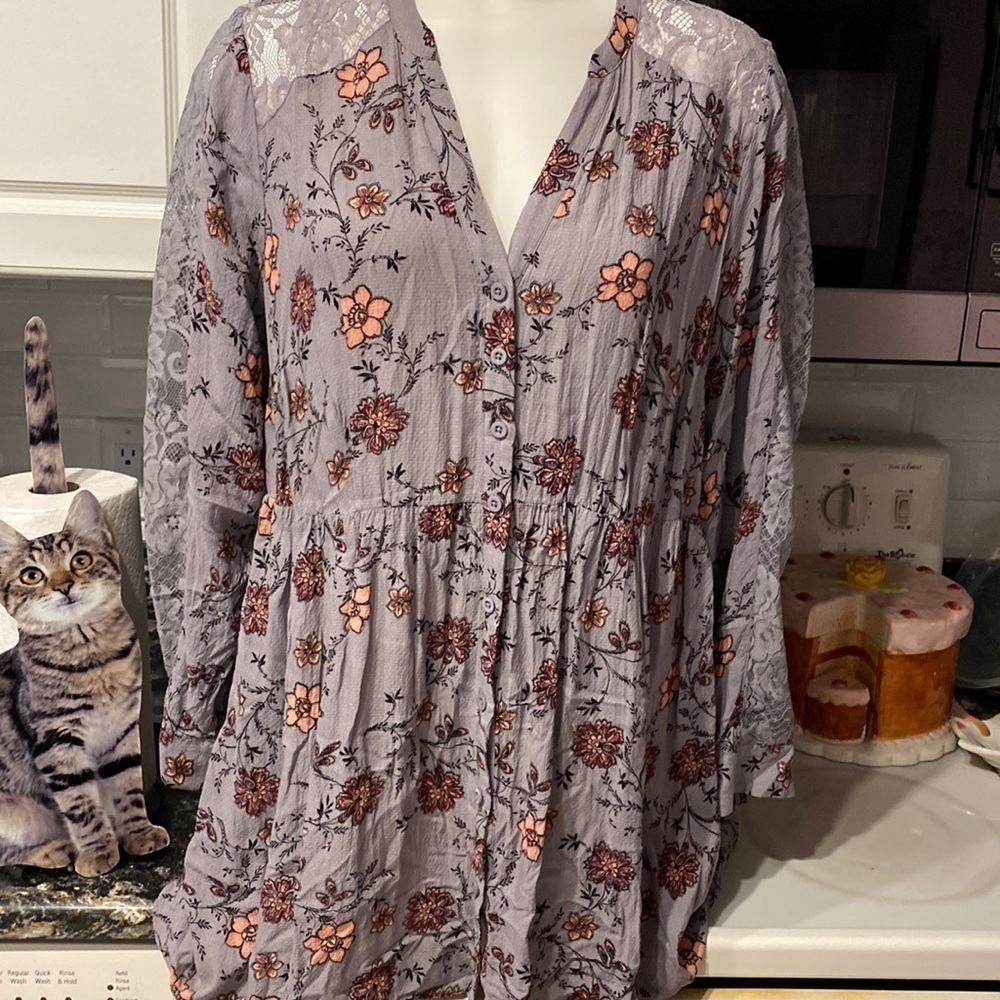 K womens Torrid casual button up long sleeve regular size top size 2